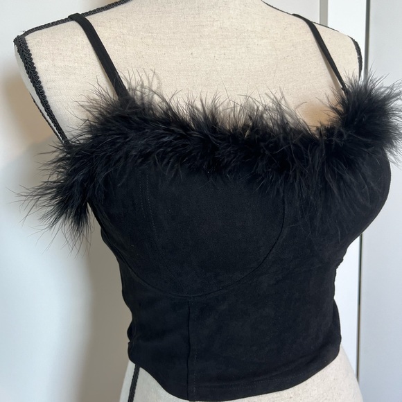 NWOT Klassy Network/Large/Cropped Feather top with built in bra - Picture 1 of 6